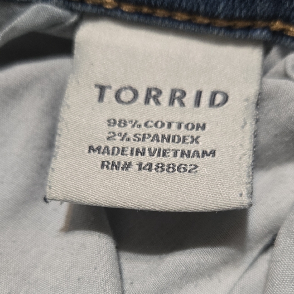 D18 Torrid Distressed Cropped Jeans High Rise 5 Pocket Stretch Ankle - Picture 11 of 12